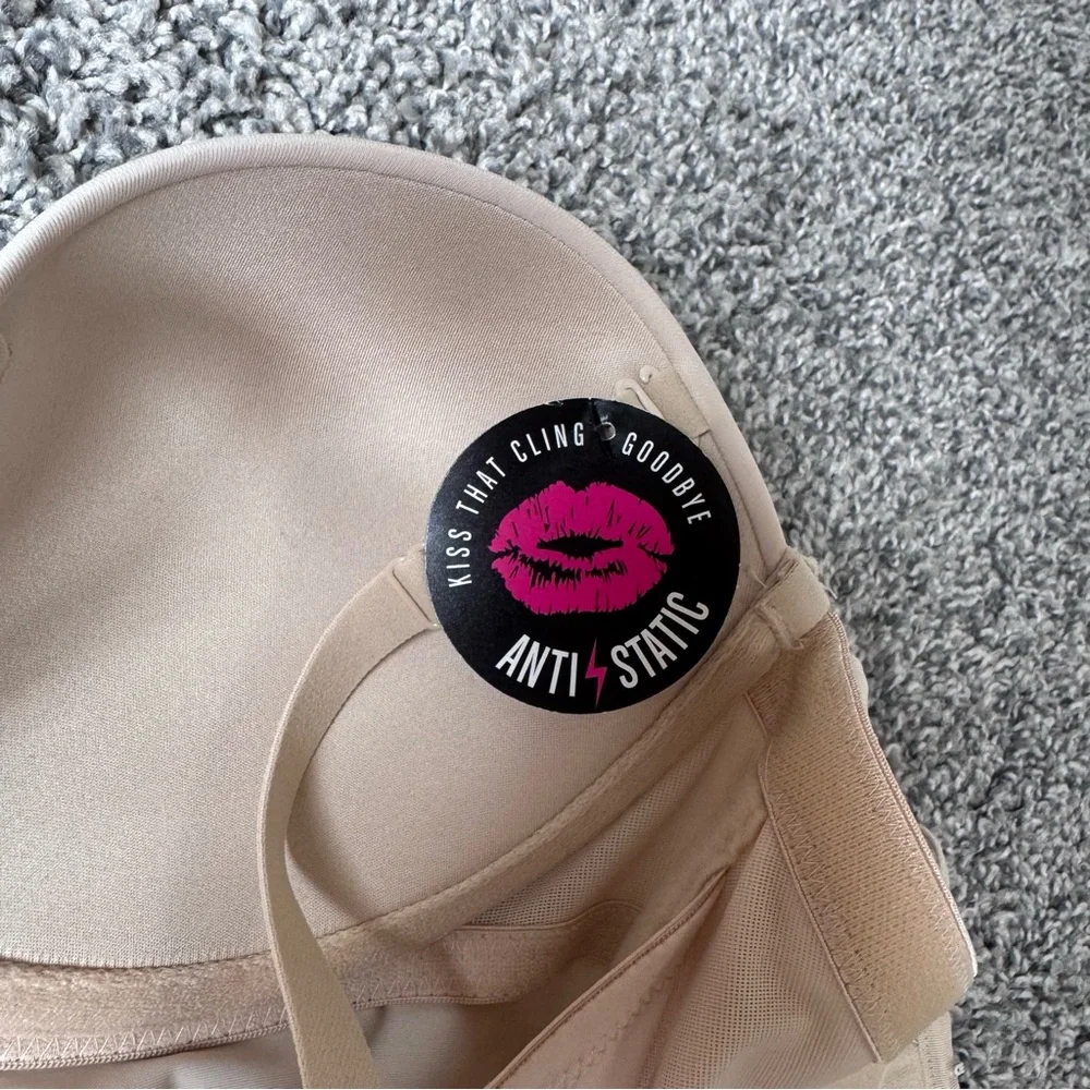 Maidenform endlessly smooth